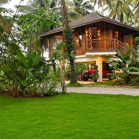Villa Woods & Palms Pollāchi エクステリア 写真